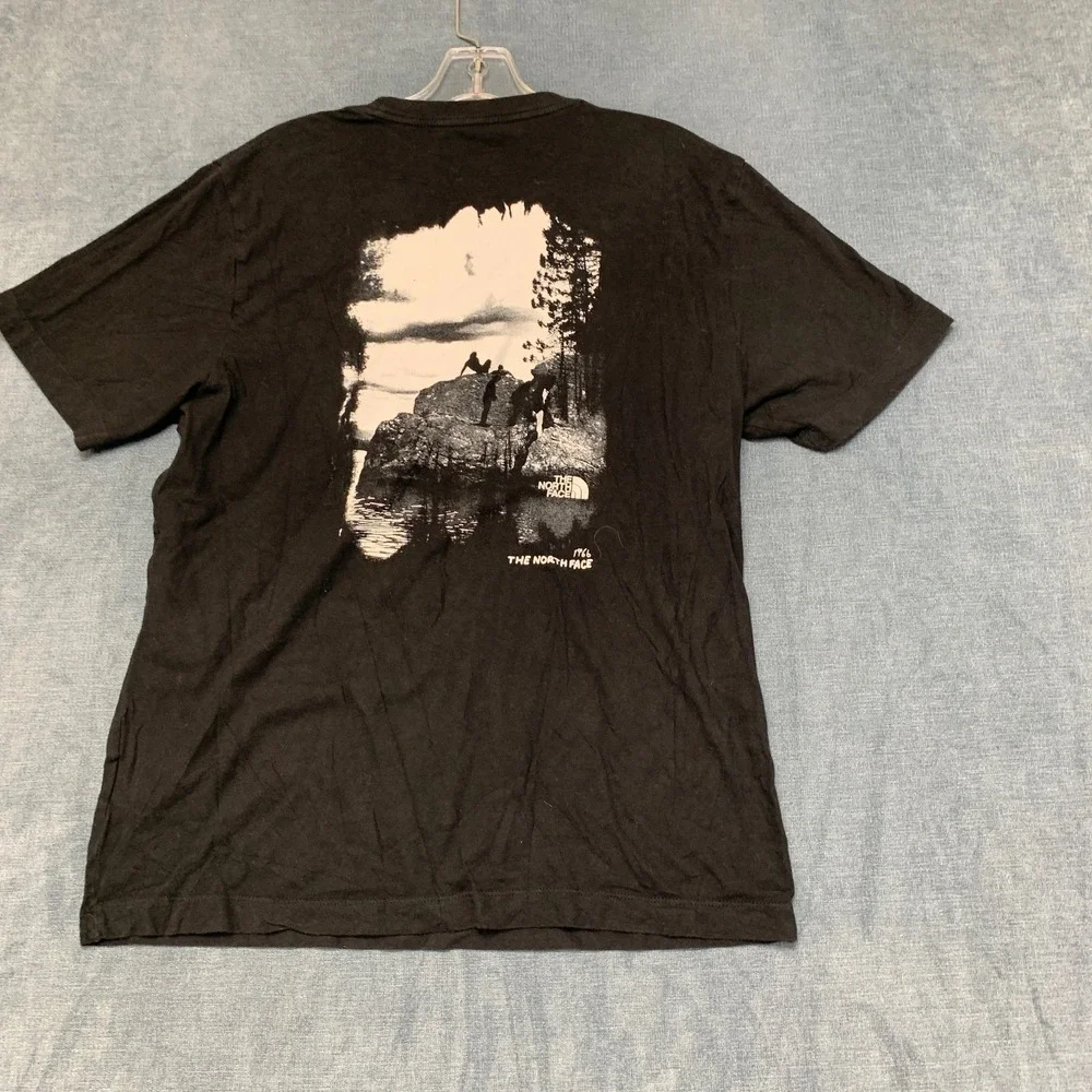 The North Face T Shirt Mens Medium Black Graphic Print Short Sleeve Pullover